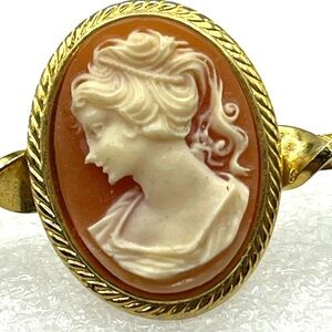 Cameo Victorian Style Bar Pin Brooch Oval Shape Resin Gold Tone Design